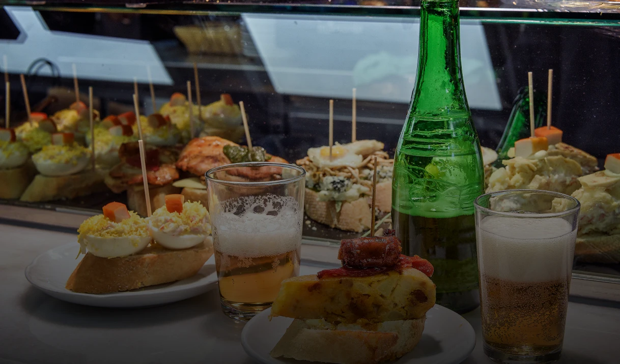 Tapas and drinks on a bar counter.
